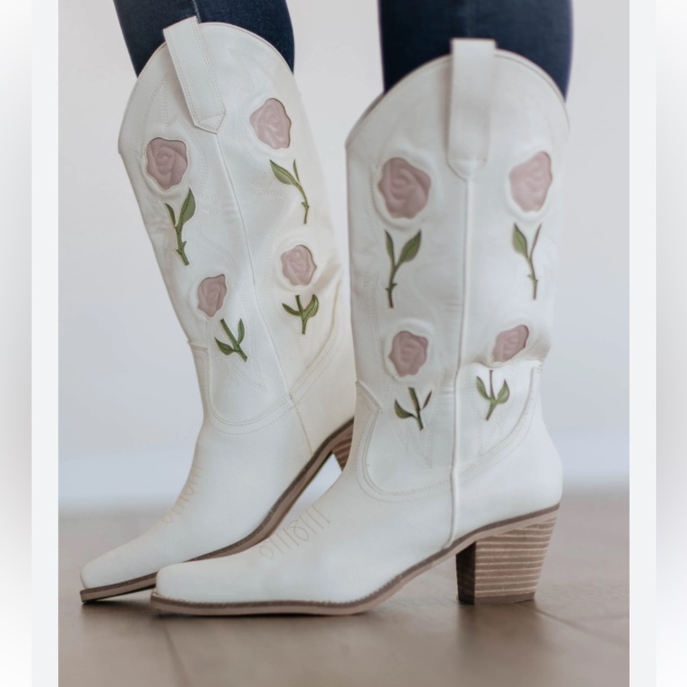 Floral Embroidered Cream Western Boots